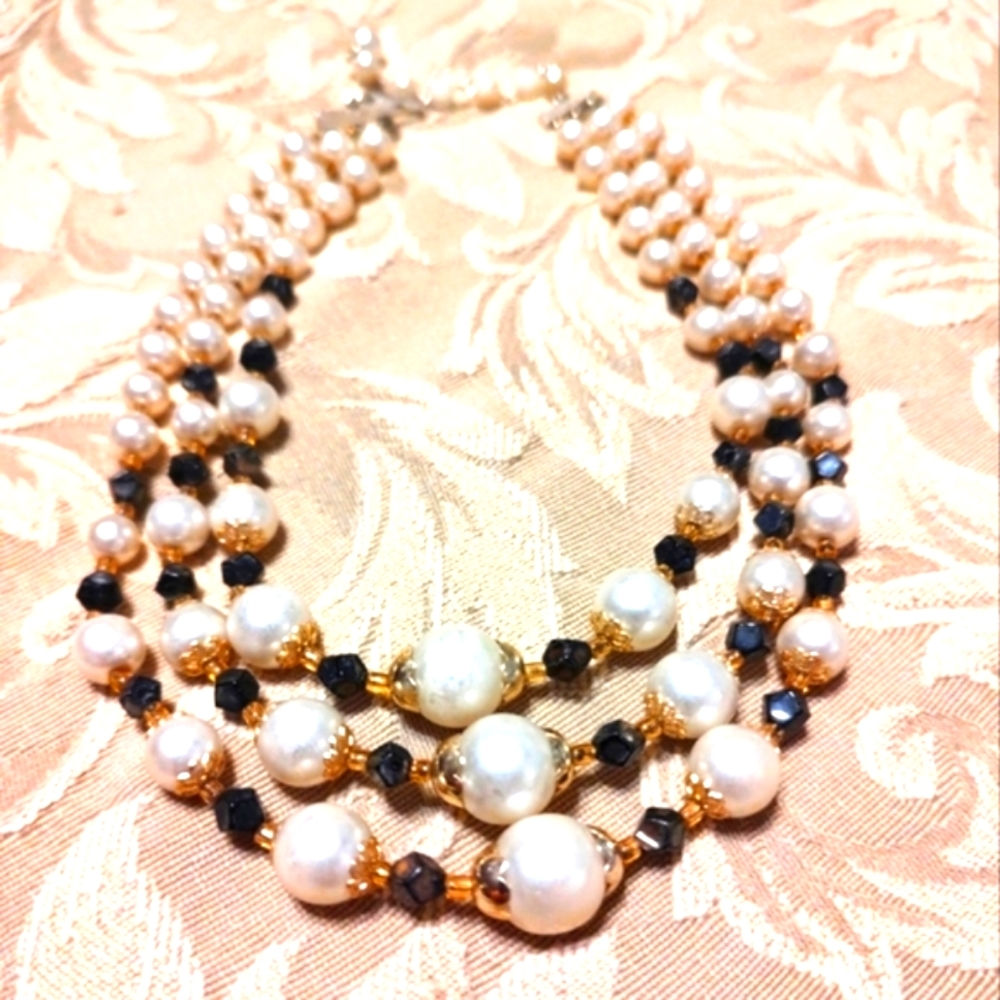 🖤🐺🖤Lovely Vintage Faux Pearl & Iridescent Blue-Black Acrylic Faceted Necklace - Picture 1 of 10
